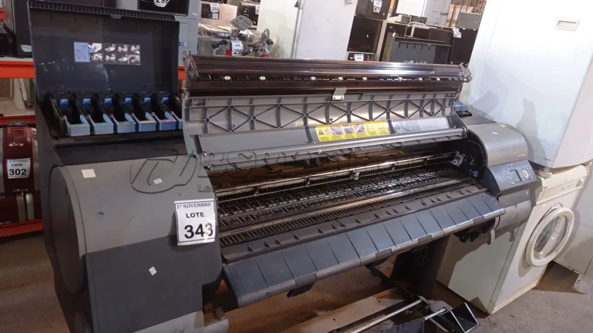 LOTE 343 - 01 PLOTTER MARCA CANON MODELO IPF 8400. (NO ESTADO) ATENÇÃO! FAZER A VISITAÇÃO ANTES DE ARREMATAR, NÃO SABEMOS SE FUNCIONA, LEILÃO NÃO TEM GARANTIA E NEM DEVOLUÇÃO, SUJEITO A POSSÍVEIS AVARIAS VISÍVEIS/OCULTAS E/OU AUSÊNCIA DE COMPONENTES.