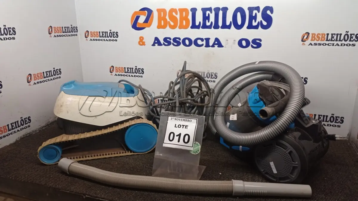 LOTE 010 - 01 ROBÔ ASPIRADOR DE PISCINA E 01 ASPIRADOR DO PÓ MODELO SMART MARCA ELECTROLUX (NO ESTADO) ATENÇÃO! FAZER A VISITAÇÃO ANTES DE ARREMATAR, NÃO SABEMOS SE FUNCIONA, LEILÃO NÃO TEM GARANTIA E NEM DEVOLUÇÃO, SUJEITO A POSSÍVEIS AVARIAS