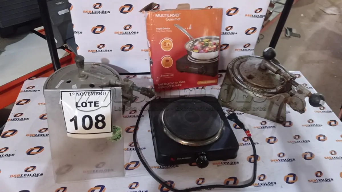 LOTE 108 - 01 FOGÃO ELÉTRICO 01 BOCA MARCA MULTILASER E 02 FECHADORES DE MARMITA. (NO ESTADO) ATENÇÃO! FAZER A VISITAÇÃO ANTES DE ARREMATAR, NÃO SABEMOS SE FUNCIONA, LEILÃO NÃO TEM GARANTIA E NEM DEVOLUÇÃO, SUJEITO A POSSÍVEIS AVARIAS VISÍVEIS/OCULTAS E/OU AUSÊNCIA DE COMPONENTES.