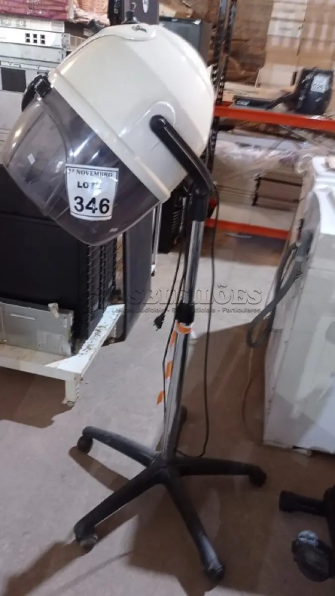 LOTE 346 - 01 SECADOR DE CABELO PROFISSIONAL MARCA TAIFF ULTRAWELL. (NO ESTADO) ATENÇÃO! FAZER A VISITAÇÃO ANTES DE ARREMATAR, NÃO SABEMOS SE FUNCIONA, LEILÃO NÃO TEM GARANTIA E NEM DEVOLUÇÃO, SUJEITO A POSSÍVEIS AVARIAS VISÍVEIS/OCULTAS E/OU AUSÊNCIA DE COMPONENTES.