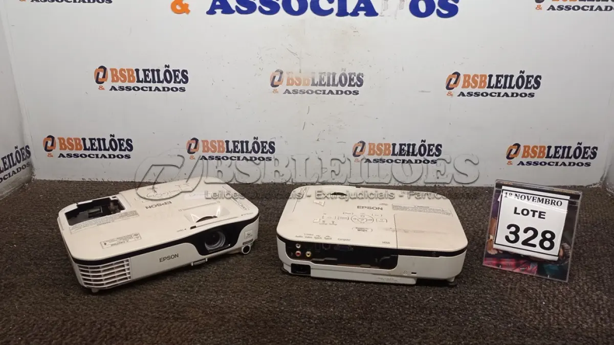 LOTE 328 - 02 PROJETORES MARCA EPSON PARA RETIRADA DE PEÇAS. (NO ESTADO) ATENÇÃO! FAZER A VISITAÇÃO ANTES DE ARREMATAR, NÃO SABEMOS SE FUNCIONA, LEILÃO NÃO TEM GARANTIA E NEM DEVOLUÇÃO, SUJEITO A POSSÍVEIS AVARIAS VISÍVEIS/OCULTAS E/OU AUSÊNCIA DE COMPONENTES.
