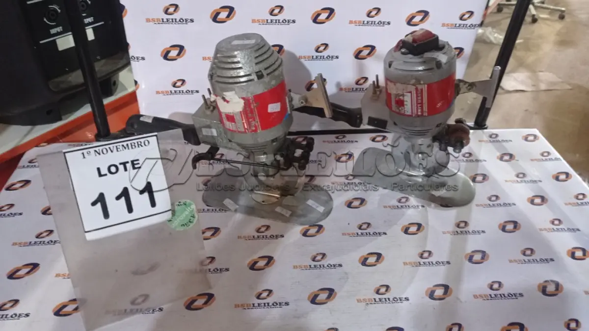 LOTE 111 - 02 MÁQUINAS DE CORTAR TECIDO. (NO ESTADO) ATENÇÃO! FAZER A VISITAÇÃO ANTES DE ARREMATAR, NÃO SABEMOS SE FUNCIONA, LEILÃO NÃO TEM GARANTIA E NEM DEVOLUÇÃO, SUJEITO A POSSÍVEIS AVARIAS VISÍVEIS/OCULTAS E/OU AUSÊNCIA DE COMPONENTES.