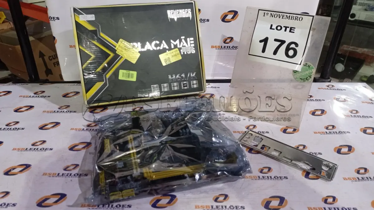 LOTE 176 - 01 PLACA MÃE. (NO ESTADO) ATENÇÃO! FAZER A VISITAÇÃO ANTES DE ARREMATAR, NÃO SABEMOS SE FUNCIONA, LEILÃO NÃO TEM GARANTIA E NEM DEVOLUÇÃO, SUJEITO A POSSÍVEIS AVARIAS VISÍVEIS/OCULTAS E/OU AUSÊNCIA DE COMPONENTES.