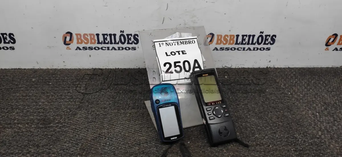 LOTE 250 - 02 GPS MARCA GARMIN MODELOS 12XL E LEGEND. (NO ESTADO) ATENÇÃO! FAZER A VISITAÇÃO ANTES DE ARREMATAR, NÃO SABEMOS SE FUNCIONA, LEILÃO NÃO TEM GARANTIA E NEM DEVOLUÇÃO, SUJEITO A POSSÍVEIS AVARIAS VISÍVEIS/OCULTAS E/OU AUSÊNCIA DE COMPONENTES.