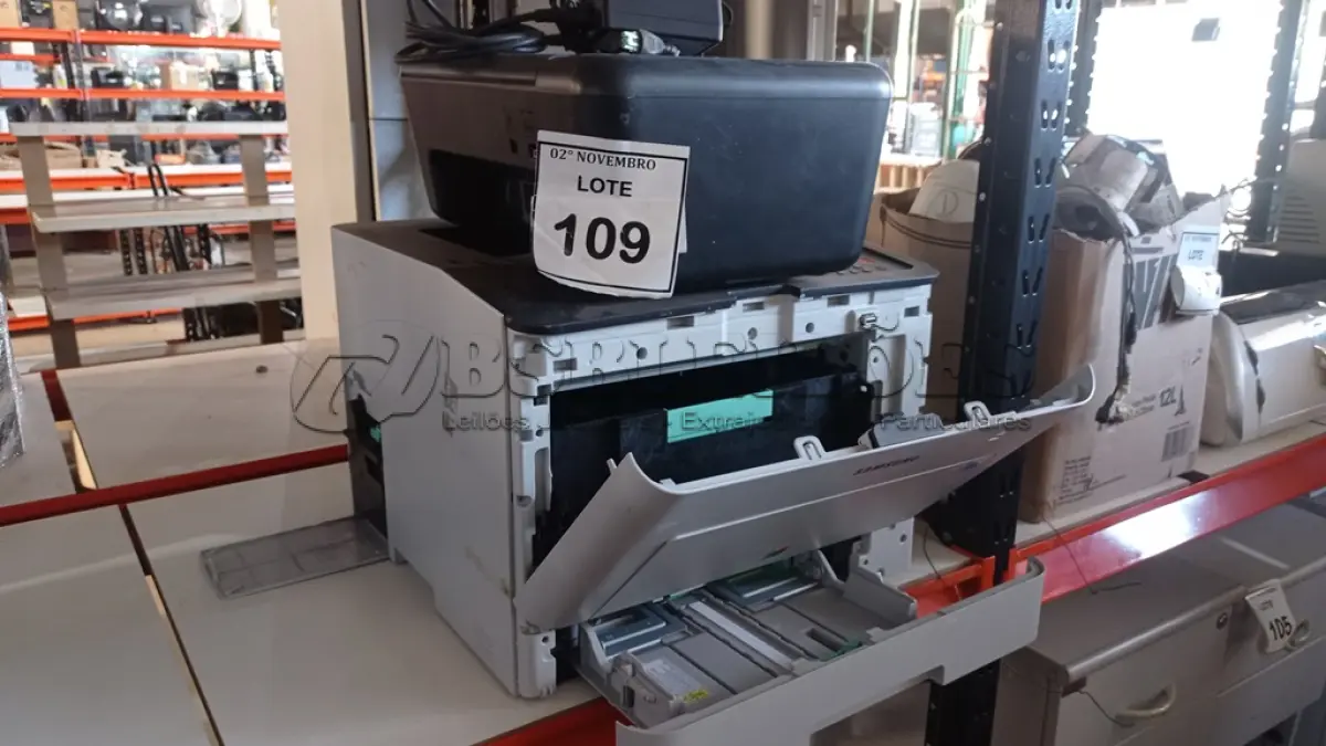 LOTE 109 - 02 IMPRESSORAS MARCAS HP E SAMSUNG. (NO ESTADO) ATENÇÃO! FAZER A VISITAÇÃO ANTES DE ARREMATAR, NÃO SABEMOS SE FUNCIONA, LEILÃO NÃO TEM GARANTIA E NEM DEVOLUÇÃO, SUJEITO A POSSÍVEIS AVARIAS VISÍVEIS/OCULTAS E/OU AUSÊNCIA DE COMPONENTES.