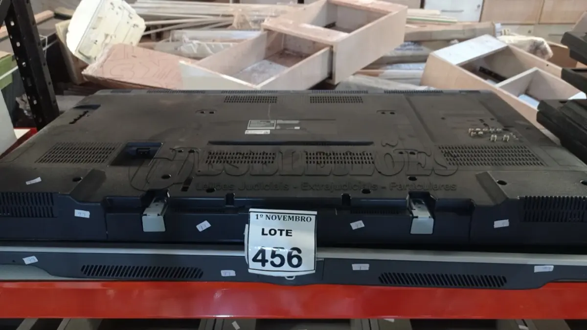 LOTE 456 - 01 TV LCD 49’’ MARCA PANASONIC E 01 TV LCD 50’’ MARCA LG. (NO ESTADO) ATENÇÃO! FAZER A VISITAÇÃO ANTES DE ARREMATAR, NÃO SABEMOS SE FUNCIONA, LEILÃO NÃO TEM GARANTIA E NEM DEVOLUÇÃO, SUJEITO A POSSÍVEIS AVARIAS VISÍVEIS/OCULTAS E/OU AUSÊNCIA DE COMPONENTES.