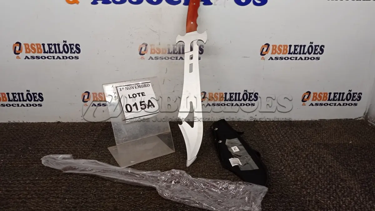 LOTE 015 - 01 FACÃO MEDIEVAL IMPORTADA AÇO INOXIDÁVEL CABO EM MADEIRA FULL TANG BAINHA DE NYLON TAMANHO TOTAL 50CM PESO 526G JÁ AFIADA (PRODUTO NOVO) (NO ESTADO) ATENÇÃO! FAZER A VISITAÇÃO ANTES DE ARREMATAR, NÃO SABEMOS SE FUNCIONA, LEILÃO NÃO TEM GARANTIA E NEM DEVOLUÇÃO, SUJEITO A POSSÍVEIS AVARIAS VISÍVEIS/OCULTAS E/OU AUSÊNCIA DE COMPONENTES.