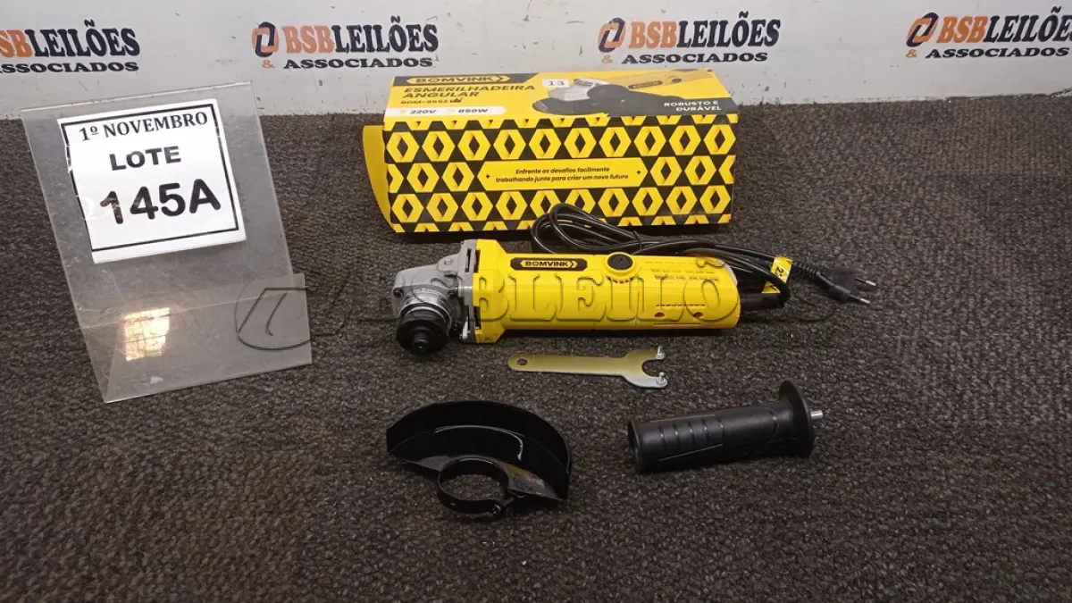 LOTE 145 - 01 ESMERILHADEIRA ANGULAR 850W 220V (PRODUTO NOVO). (NO ESTADO) ATENÇÃO! FAZER A VISITAÇÃO ANTES DE ARREMATAR, NÃO SABEMOS SE FUNCIONA, LEILÃO NÃO TEM GARANTIA E NEM DEVOLUÇÃO, SUJEITO A POSSÍVEIS AVARIAS VISÍVEIS/OCULTAS E/OU AUSÊNCIA DE COMPONENTES.