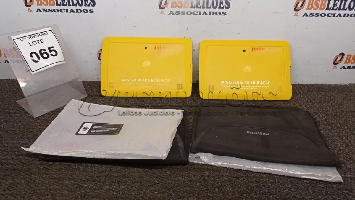 LOTE 065 - 02 TABLETS MARCA POSITIVO COM CAPA. (NO ESTADO) ATENÇÃO! FAZER A VISITAÇÃO ANTES DE ARREMATAR, NÃO SABEMOS SE FUNCIONA, LEILÃO NÃO TEM GARANTIA E NEM DEVOLUÇÃO, SUJEITO A POSSÍVEIS AVARIAS VISÍVEIS/OCULTAS E/OU AUSÊNCIA DE COMPONENTES.
