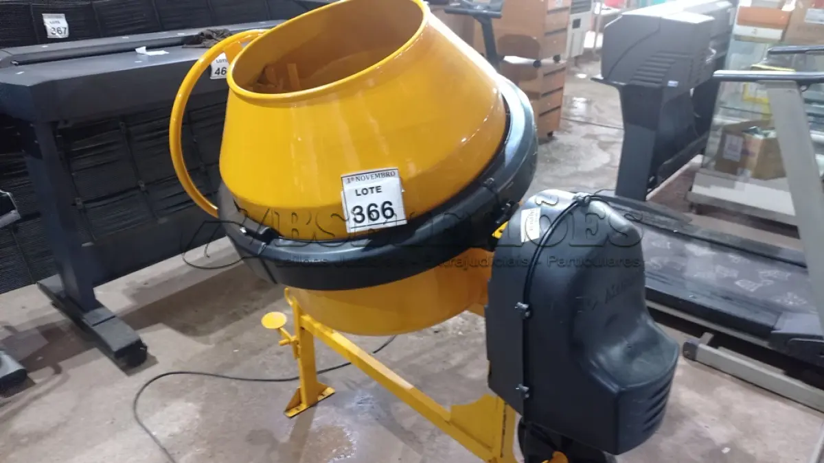 LOTE 366 - 01 BETONEIRA DE 150L MARCA MENEGOTTI (NOVA). (NO ESTADO) ATENÇÃO! FAZER A VISITAÇÃO ANTES DE ARREMATAR, NÃO SABEMOS SE FUNCIONA, LEILÃO NÃO TEM GARANTIA E NEM DEVOLUÇÃO, SUJEITO A POSSÍVEIS AVARIAS VISÍVEIS/OCULTAS E/OU AUSÊNCIA DE COMPONENTES.