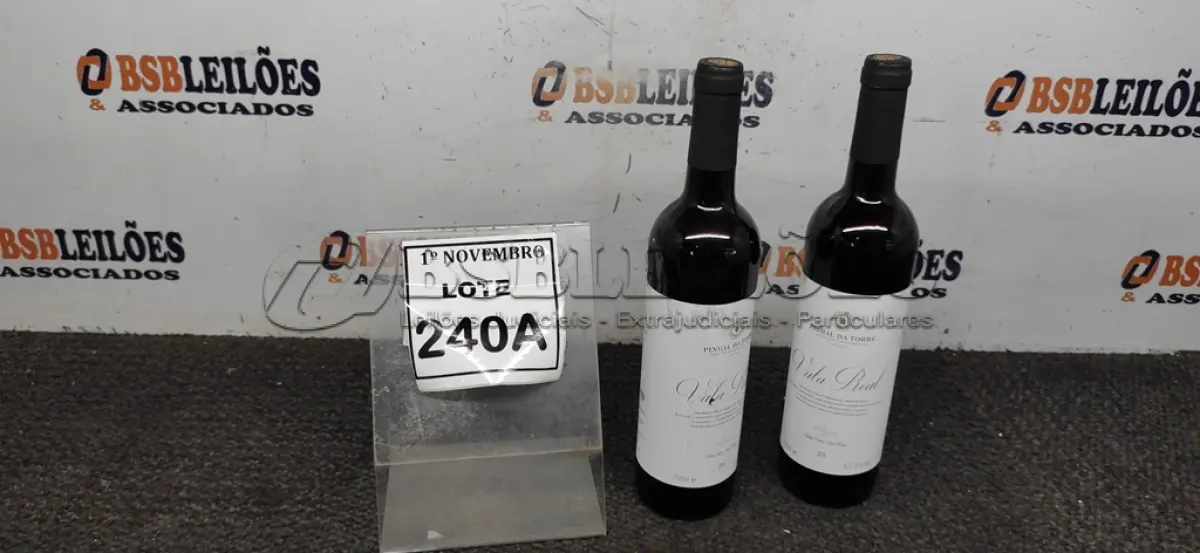 LOTE 240 - 02 GARRAFAS DE VINHO TINTO SECO VALA REAL PORTUGUÊS SAFRA 2019 750ML. (NO ESTADO) ATENÇÃO! FAZER A VISITAÇÃO ANTES DE ARREMATAR, NÃO SABEMOS SE FUNCIONA, LEILÃO NÃO TEM GARANTIA E NEM DEVOLUÇÃO, SUJEITO A POSSÍVEIS AVARIAS VISÍVEIS/OCULTAS E/OU AUSÊNCIA DE COMPONENTES.