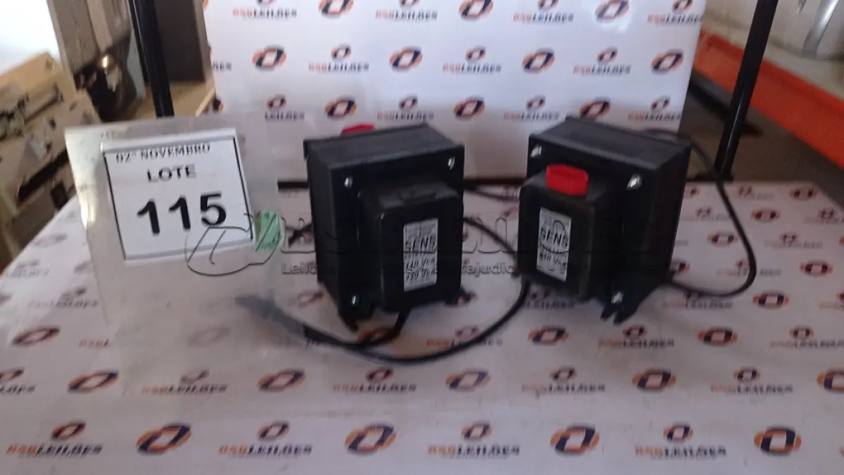 LOTE 115 - 02 TRANSFORMADORES. (NO ESTADO) ATENÇÃO! FAZER A VISITAÇÃO ANTES DE ARREMATAR, NÃO SABEMOS SE FUNCIONA, LEILÃO NÃO TEM GARANTIA E NEM DEVOLUÇÃO, SUJEITO A POSSÍVEIS AVARIAS VISÍVEIS/OCULTAS E/OU AUSÊNCIA DE COMPONENTES.