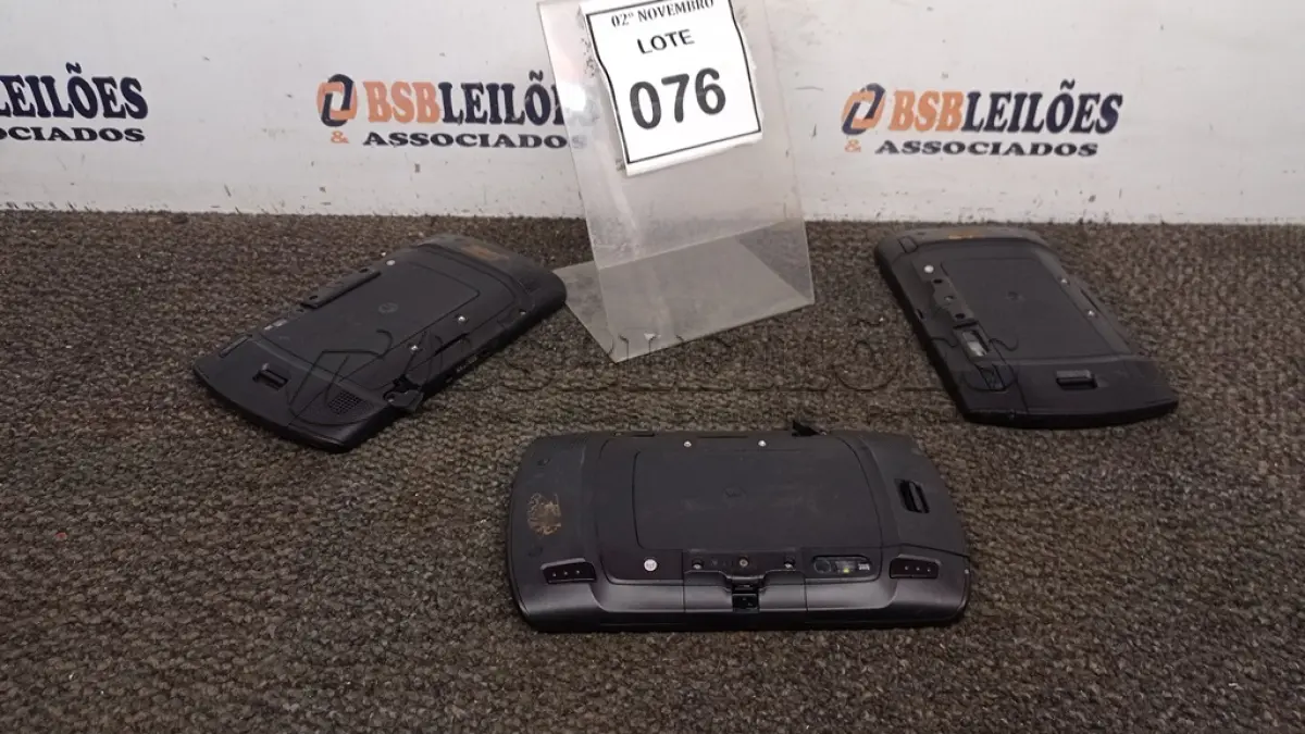 LOTE 076 - 03 TABLETS MARCA MOTOROLA. (NO ESTADO) ATENÇÃO! FAZER A VISITAÇÃO ANTES DE ARREMATAR, NÃO SABEMOS SE FUNCIONA, LEILÃO NÃO TEM GARANTIA E NEM DEVOLUÇÃO, SUJEITO A POSSÍVEIS AVARIAS VISÍVEIS/OCULTAS E/OU AUSÊNCIA DE COMPONENTES.