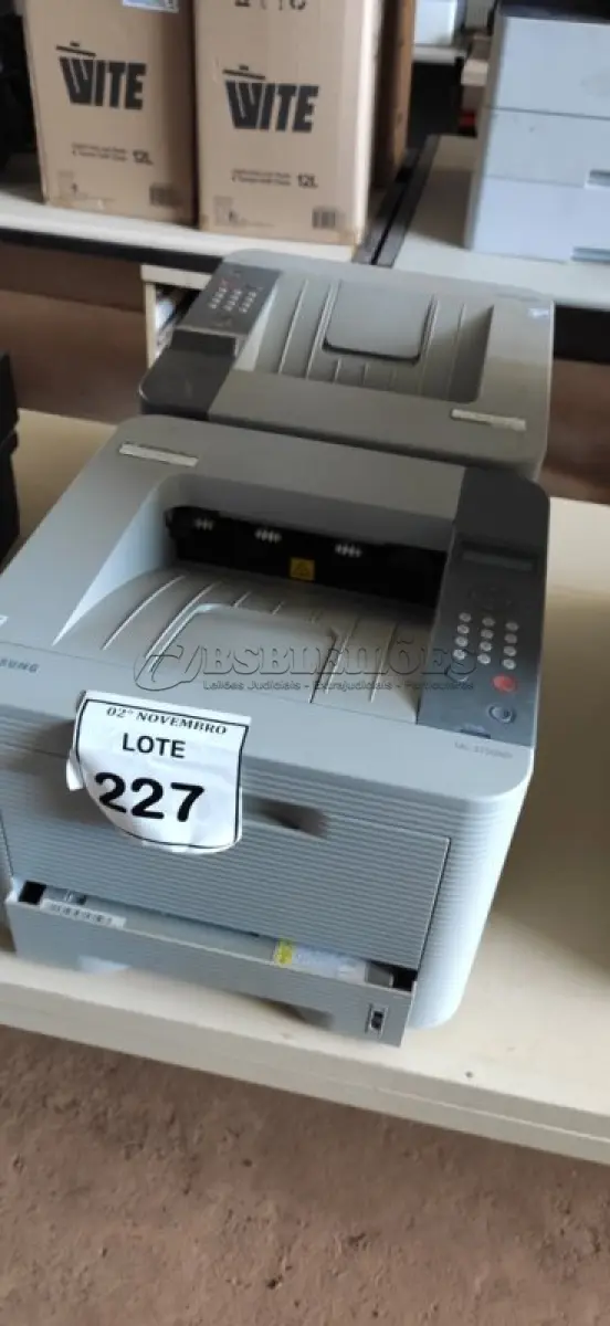 LOTE 227 - 02 IMPRESSORAS MODELO ML-3750ND MARCA SAMSUNG. (NO ESTADO) ATENÇÃO! FAZER A VISITAÇÃO ANTES DE ARREMATAR, NÃO SABEMOS SE FUNCIONA, LEILÃO NÃO TEM GARANTIA E NEM DEVOLUÇÃO, SUJEITO A POSSÍVEIS AVARIAS VISÍVEIS/OCULTAS E/OU AUSÊNCIA DE COMPONENTES.