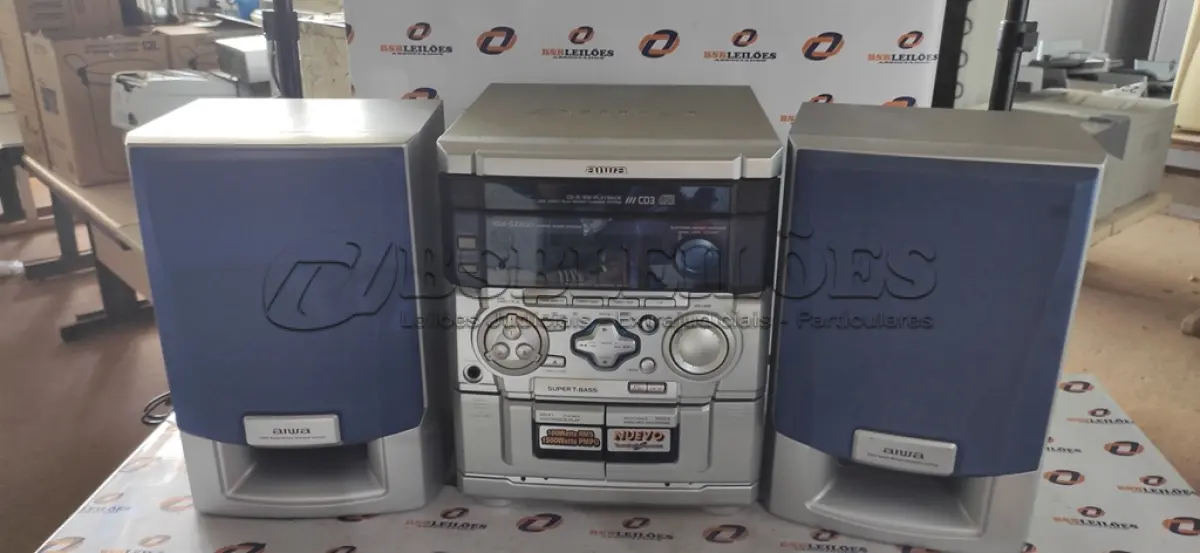 LOTE 172 - 01 MINI SYSTEM MARCA AIWA COM 02 CAIXAS. (NO ESTADO) ATENÇÃO! FAZER A VISITAÇÃO ANTES DE ARREMATAR, NÃO SABEMOS SE FUNCIONA, LEILÃO NÃO TEM GARANTIA E NEM DEVOLUÇÃO, SUJEITO A POSSÍVEIS AVARIAS VISÍVEIS/OCULTAS E/OU AUSÊNCIA DE COMPONENTES.