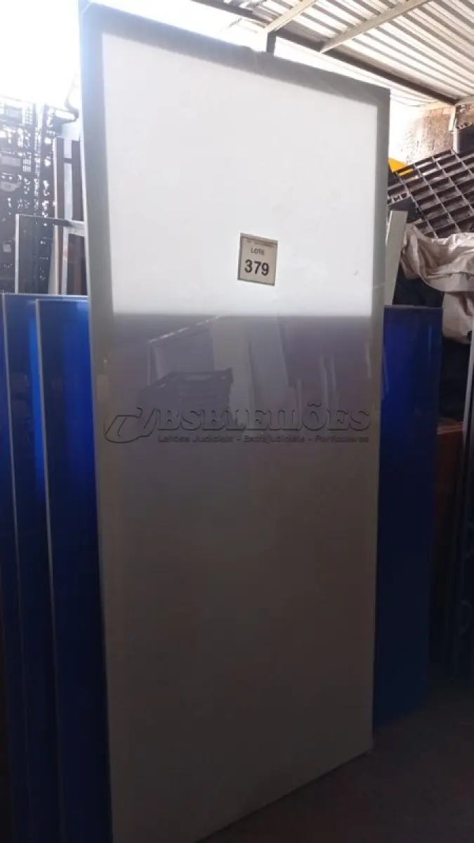 LOTE 379 - 04 PAINÉIS DE VIDRO EM TAMANHOS VARIADOS. (NO ESTADO) ATENÇÃO! FAZER A VISITAÇÃO ANTES DE ARREMATAR, NÃO SABEMOS SE FUNCIONA, LEILÃO NÃO TEM GARANTIA E NEM DEVOLUÇÃO, SUJEITO A POSSÍVEIS AVARIAS VISÍVEIS/OCULTAS E/OU AUSÊNCIA DE COMPONENTES.