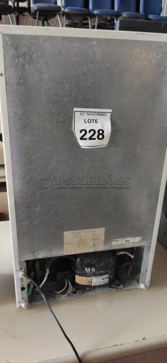 LOTE 228 - 01 FRIGOBAR 220V MARCA CONSUL. (NO ESTADO) ATENÇÃO! FAZER A VISITAÇÃO ANTES DE ARREMATAR, NÃO SABEMOS SE FUNCIONA, LEILÃO NÃO TEM GARANTIA E NEM DEVOLUÇÃO, SUJEITO A POSSÍVEIS AVARIAS VISÍVEIS/OCULTAS E/OU AUSÊNCIA DE COMPONENTES.