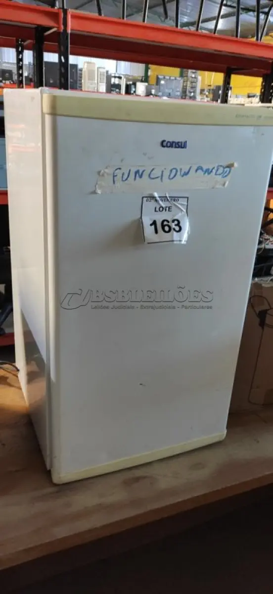 LOTE 163 - 01 FRIGOBAR 220V MARCA CONSUL. (NO ESTADO) ATENÇÃO! FAZER A VISITAÇÃO ANTES DE ARREMATAR, NÃO SABEMOS SE FUNCIONA, LEILÃO NÃO TEM GARANTIA E NEM DEVOLUÇÃO, SUJEITO A POSSÍVEIS AVARIAS VISÍVEIS/OCULTAS E/OU AUSÊNCIA DE COMPONENTES.