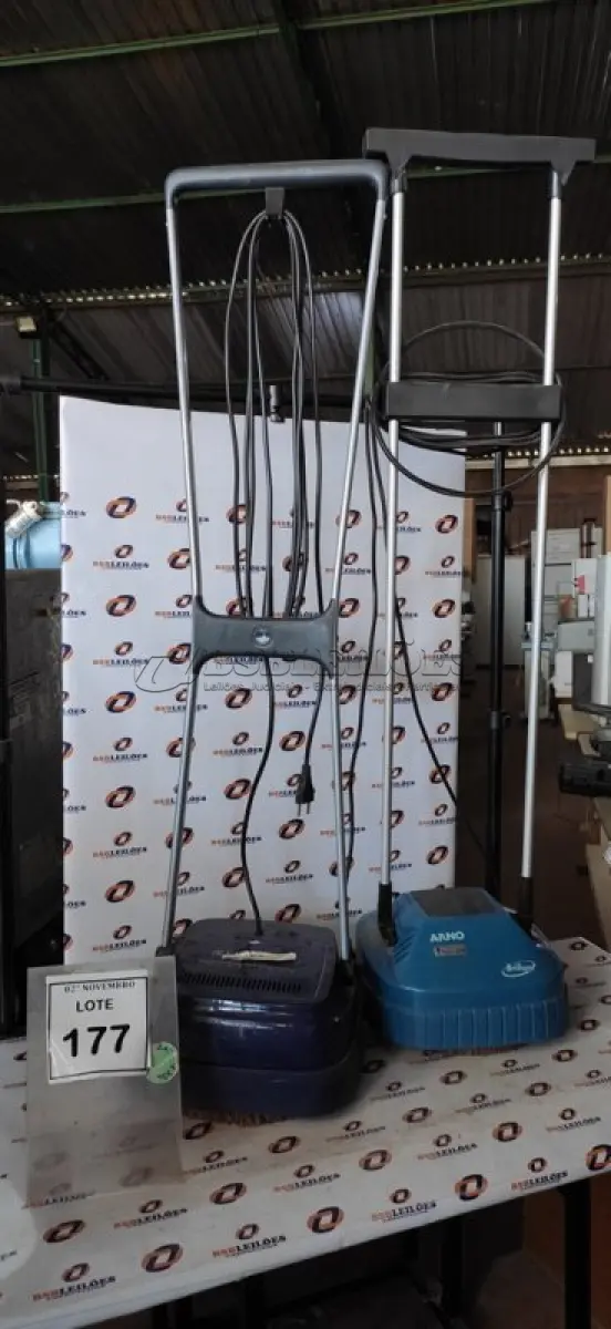 LOTE 177 - 02 ENCERADEIRAS ELÉTRICAS DOMÉSTICA MARCAS ARNO E ELECTROLUX. (NO ESTADO) ATENÇÃO! FAZER A VISITAÇÃO ANTES DE ARREMATAR, NÃO SABEMOS SE FUNCIONA, LEILÃO NÃO TEM GARANTIA E NEM DEVOLUÇÃO, SUJEITO A POSSÍVEIS AVARIAS VISÍVEIS/OCULTAS E/OU AUSÊNCIA DE COMPONENTES.