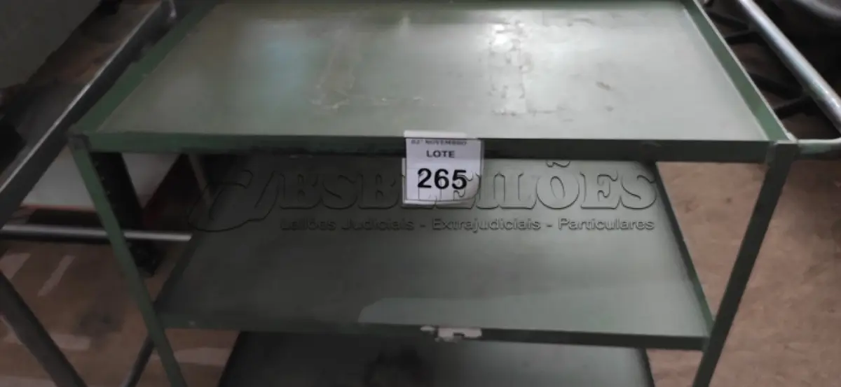 LOTE 265 - 01 CARRINHO DE FERRO PARA OFICINAS COM 03 COMPARTIMENTOS. (NO ESTADO) ATENÇÃO! FAZER A VISITAÇÃO ANTES DE ARREMATAR, NÃO SABEMOS SE FUNCIONA, LEILÃO NÃO TEM GARANTIA E NEM DEVOLUÇÃO, SUJEITO A POSSÍVEIS AVARIAS VISÍVEIS/OCULTAS E/OU AUSÊNCIA DE COMPONENTES.