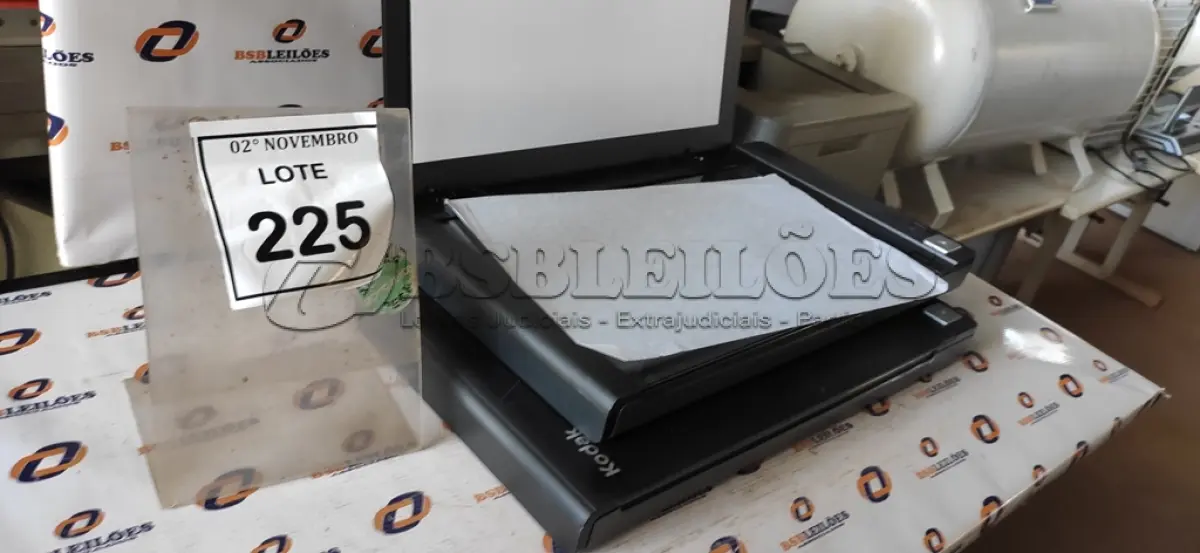 LOTE 225 - 02 SCANNERS MARCA KODAK. (NO ESTADO) ATENÇÃO! FAZER A VISITAÇÃO ANTES DE ARREMATAR, NÃO SABEMOS SE FUNCIONA, LEILÃO NÃO TEM GARANTIA E NEM DEVOLUÇÃO, SUJEITO A POSSÍVEIS AVARIAS VISÍVEIS/OCULTAS E/OU AUSÊNCIA DE COMPONENTES.