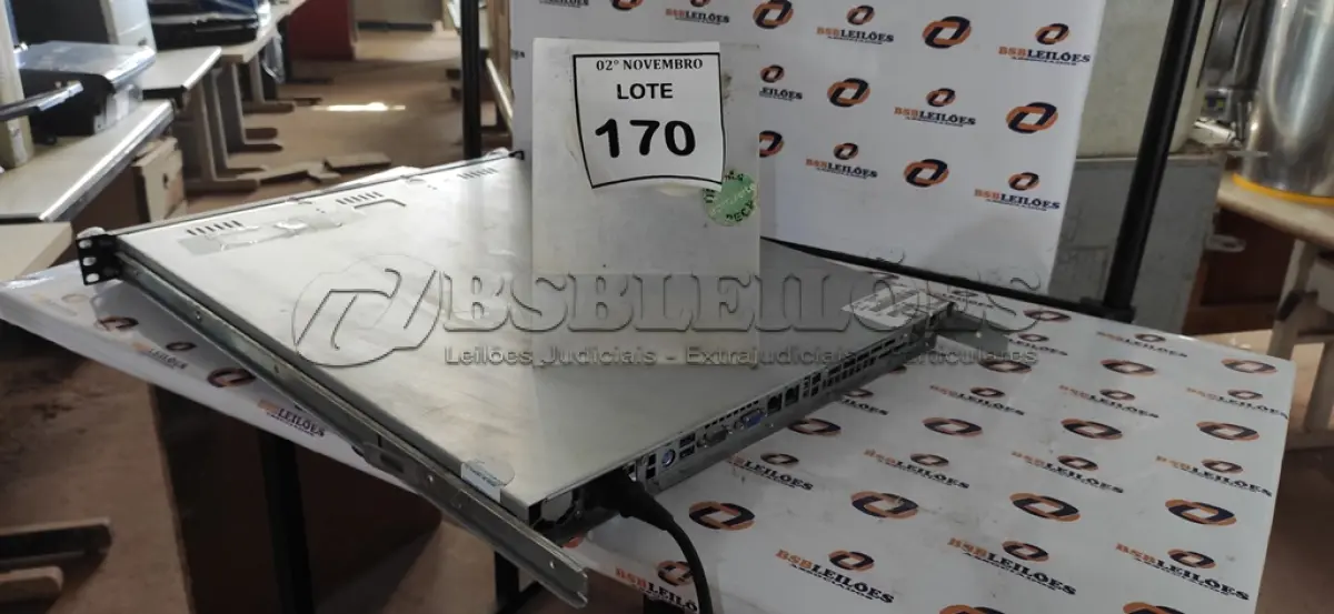 LOTE 170 - 01 SERVIDOR MARCA DIEBOLD. (NO ESTADO) ATENÇÃO! FAZER A VISITAÇÃO ANTES DE ARREMATAR, NÃO SABEMOS SE FUNCIONA, LEILÃO NÃO TEM GARANTIA E NEM DEVOLUÇÃO, SUJEITO A POSSÍVEIS AVARIAS VISÍVEIS/OCULTAS E/OU AUSÊNCIA DE COMPONENTES.