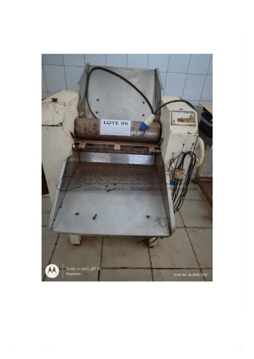 LOTE 096 - 01 CILINDRO PARA PANIFICAÇÃO - FEM 02, ROLOS EM AÇO INOX, 02 MOTORES DE 3HP TRIFASICO. MEDIDAS: 1600MM x 750MM x 700MM (APL) MARCA: FERRI. (NO ESTADO DE CONSERVAÇÃO QUE SE ENCONTRA)
