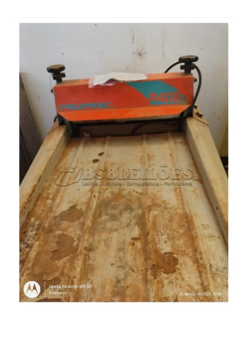 LOTE 089 - MÁQUINA DE CORTE E VINCO 220V, POTÊNCIA: 0,5CV, PESO 54KG, MODELO: P40E MARCA POLIMAC. ACOMPANHA JOGO DE FACAS; (NO ESTADO DE CONSERVAÇÃO QUE SE ENCONTRA)
