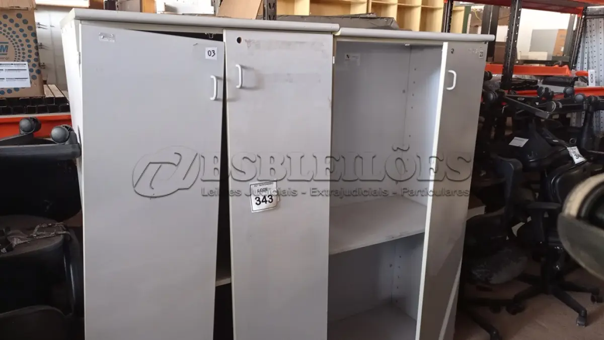 LOTE 343 - 02 ARMÁRIOS ALTOS PARA ESCRITÓRIO. (NO ESTADO) ATENÇÃO! FAZER A VISITAÇÃO ANTES DE ARREMATAR, NÃO SABEMOS SE FUNCIONA, LEILÃO NÃO TEM GARANTIA E NEM DEVOLUÇÃO, SUJEITO A POSSÍVEIS AVARIAS VISÍVEIS/OCULTAS E/OU AUSÊNCIA DE COMPONENTES.