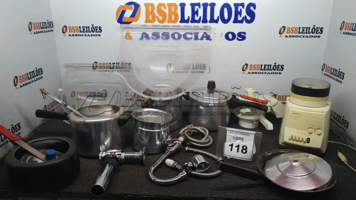 LOTE 118 - 01 CAIXA TÉRMICA, VÁRIAS PANELAS E UTENSÍLIOS DE COZINHA DIVERSOS. (NO ESTADO) ATENÇÃO! FAZER A VISITAÇÃO ANTES DE ARREMATAR, NÃO SABEMOS SE FUNCIONA, LEILÃO NÃO TEM GARANTIA E NEM DEVOLUÇÃO, SUJEITO A POSSÍVEIS AVARIAS VISÍVEIS/OCULTAS E/OU AUSÊNCIA DE COMPONENTES.