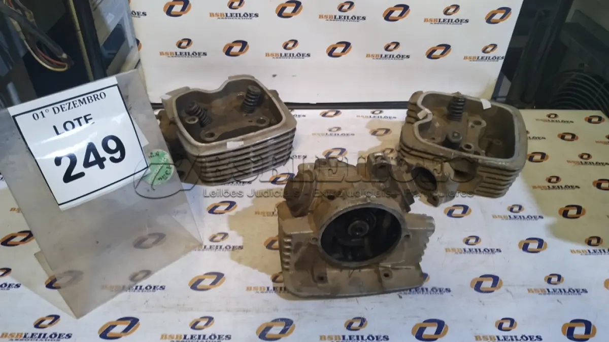 LOTE 249 - 03 CABEÇOTES DE MOTO HONDA FAN. (NO ESTADO) ATENÇÃO! FAZER A VISITAÇÃO ANTES DE ARREMATAR, NÃO SABEMOS SE FUNCIONA, LEILÃO NÃO TEM GARANTIA E NEM DEVOLUÇÃO, SUJEITO A POSSÍVEIS AVARIAS VISÍVEIS/OCULTAS E/OU AUSÊNCIA DE COMPONENTES.