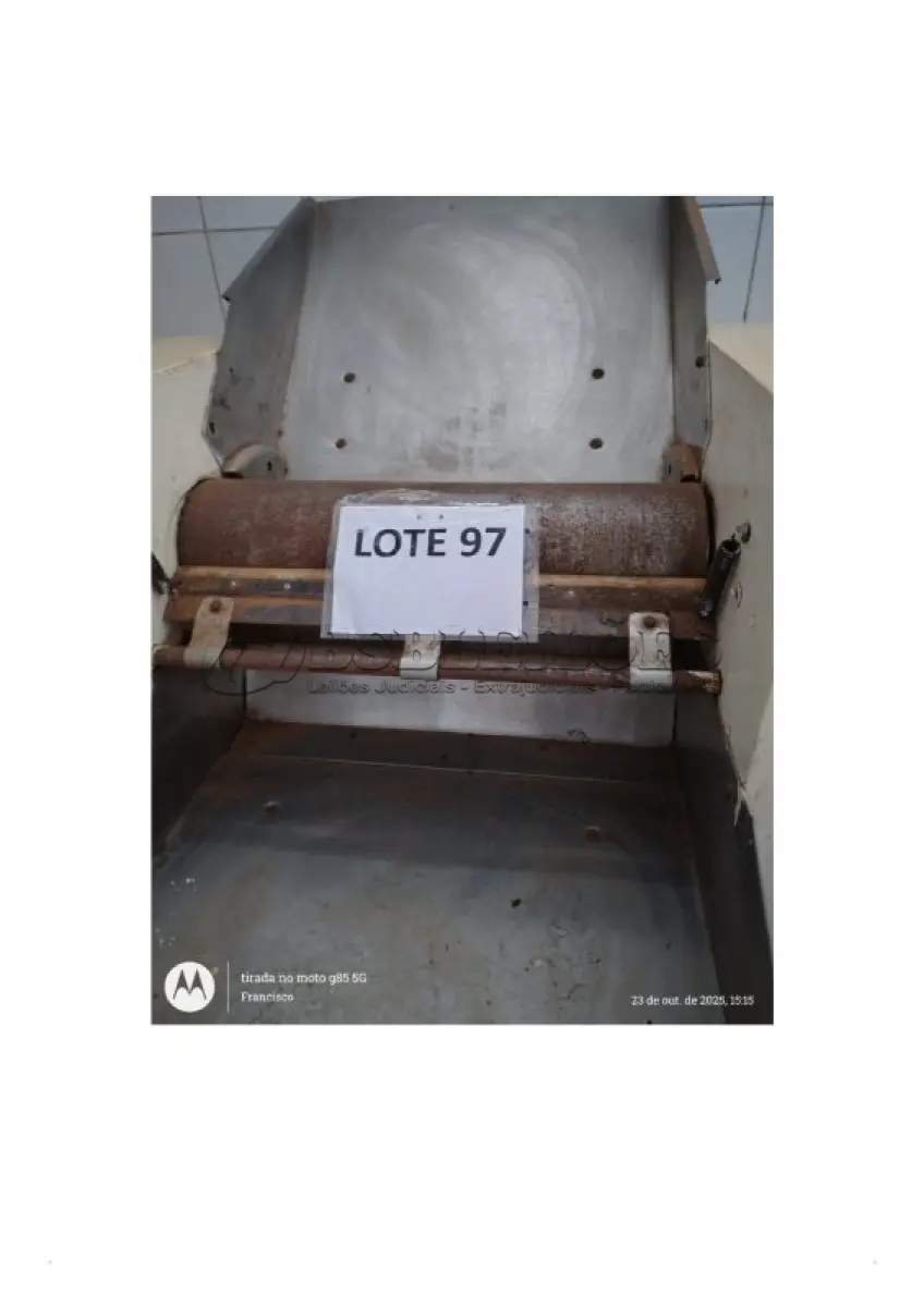LOTE 097 - 01 CILINDRO PARA PANIFICAÇÃO - FEM 02, ROLOS EM AÇO INOX, 02 MOTORES DE 3HP TRIFASICO. MEDIDAS: 1600MM x 750MM x 700MM (APL) MARCA: FERRI. (NO ESTADO DE CONSERVAÇÃO QUE SE ENCONTRA)
