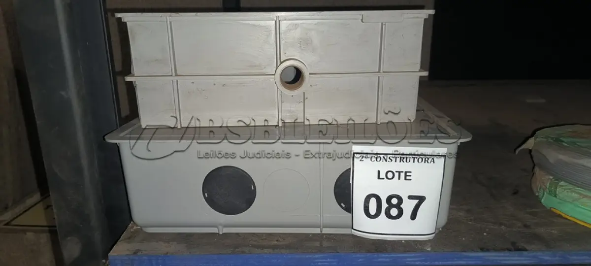 LOTE 087 - 02 CAIXAS DA CAESB. (NO ESTADO) ATENÇÃO! FAZER A VISITAÇÃO ANTES DE ARREMATAR, NÃO SABEMOS SE FUNCIONA, LEILÃO NÃO TEM GARANTIA E NEM DEVOLUÇÃO, SUJEITO A POSSÍVEIS AVARIAS VISÍVEIS/OCULTAS E/OU AUSÊNCIA DE COMPONENTES.