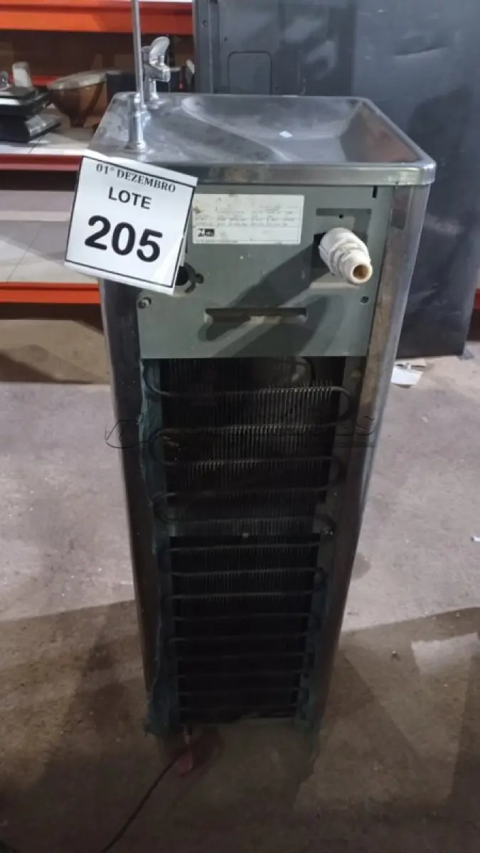 LOTE 205 - 01 BEBEDOURO EM INOX MARCA IBBL. (NO ESTADO) ATENÇÃO! FAZER A VISITAÇÃO ANTES DE ARREMATAR, NÃO SABEMOS SE FUNCIONA, LEILÃO NÃO TEM GARANTIA E NEM DEVOLUÇÃO, SUJEITO A POSSÍVEIS AVARIAS VISÍVEIS/OCULTAS E/OU AUSÊNCIA DE COMPONENTES.