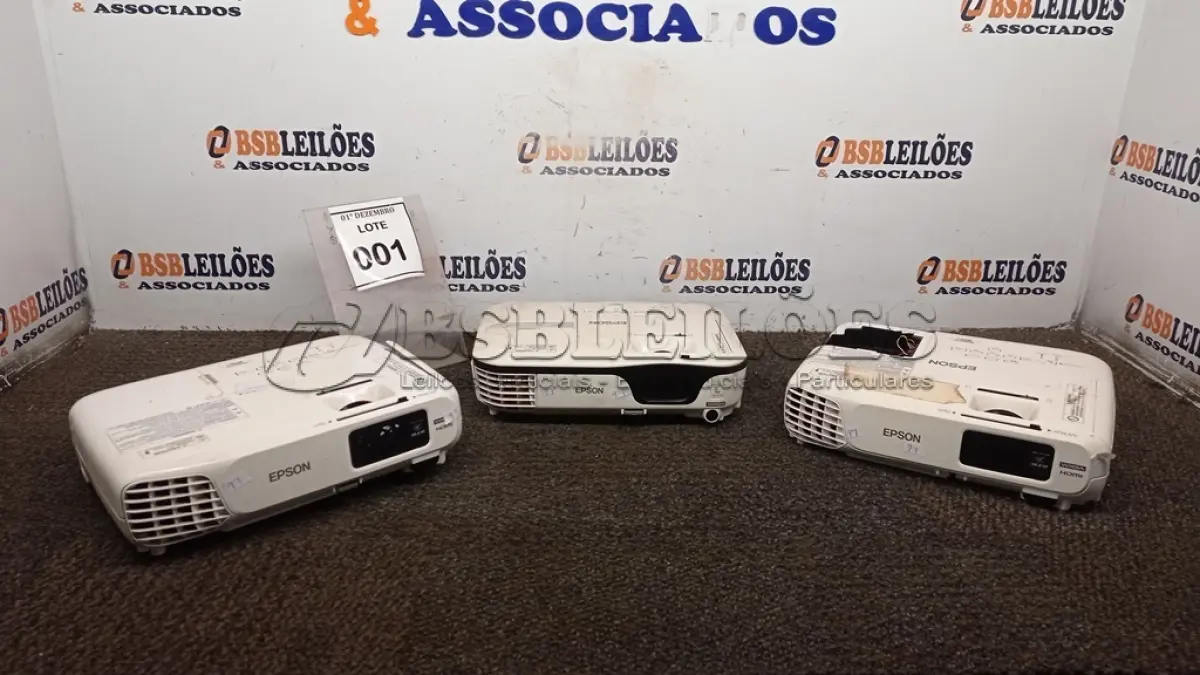 LOTE 001 - 03 PROJETORES MARCA EPSON PARA RETIRADA DE PEÇAS. (NO ESTADO) ATENÇÃO! FAZER A VISITAÇÃO ANTES DE ARREMATAR, NÃO SABEMOS SE FUNCIONA, LEILÃO NÃO TEM GARANTIA E NEM DEVOLUÇÃO, SUJEITO A POSSÍVEIS AVARIAS VISÍVEIS/OCULTAS E/OU AUSÊNCIA DE COMPONENTES.