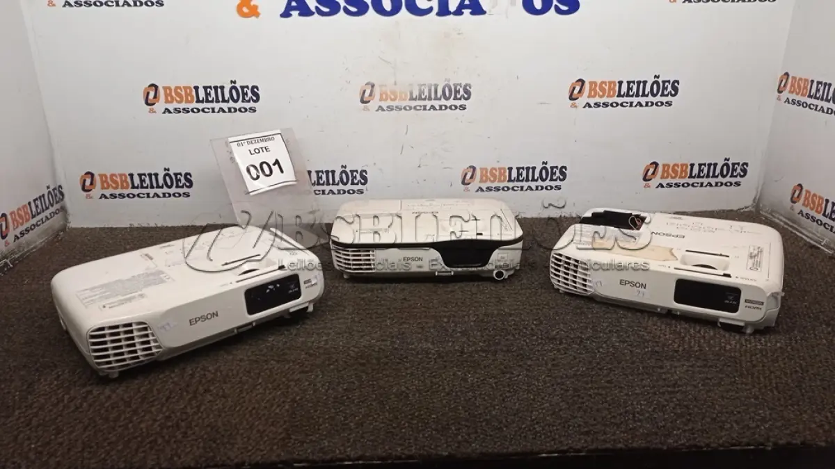 LOTE 001 - 03 PROJETORES MARCA EPSON PARA RETIRADA DE PEÇAS. (NO ESTADO) ATENÇÃO! FAZER A VISITAÇÃO ANTES DE ARREMATAR, NÃO SABEMOS SE FUNCIONA, LEILÃO NÃO TEM GARANTIA E NEM DEVOLUÇÃO, SUJEITO A POSSÍVEIS AVARIAS VISÍVEIS/OCULTAS E/OU AUSÊNCIA DE COMPONENTES.