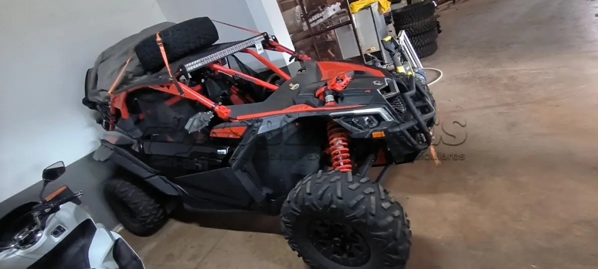 LOTE 138 - 01 VEÍCULO CAN-AM MAVERICK X3 XRS; ANO 2018. (NO ESTADO) ATENÇÃO! FAZER A VISITAÇÃO ANTES DE ARREMATAR, NÃO SABEMOS SE FUNCIONA, LEILÃO NÃO TEM GARANTIA E NEM DEVOLUÇÃO, SUJEITO A POSSÍVEIS AVARIAS VISÍVEIS/OCULTAS E/OU AUSÊNCIA DE COMPONENTES.