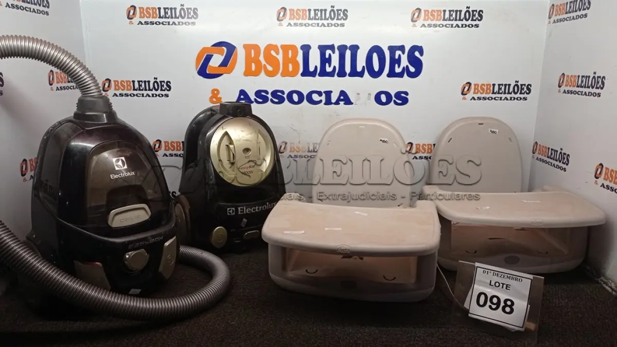 LOTE 098 - 02 ASPIRADORES DE PÓ E 02 CADEIRINHAS DE REFEIÇÃO PARA CRIANÇA. (NO ESTADO) ATENÇÃO! FAZER A VISITAÇÃO ANTES DE ARREMATAR, NÃO SABEMOS SE FUNCIONA, LEILÃO NÃO TEM GARANTIA E NEM DEVOLUÇÃO, SUJEITO A POSSÍVEIS AVARIAS VISÍVEIS/OCULTAS E/OU AUSÊNCIA DE COMPONENTES.