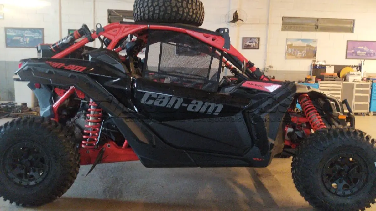 LOTE 138 - 01 VEÍCULO CAN-AM MAVERICK X3 XRS; ANO 2018. (NO ESTADO) ATENÇÃO! FAZER A VISITAÇÃO ANTES DE ARREMATAR, NÃO SABEMOS SE FUNCIONA, LEILÃO NÃO TEM GARANTIA E NEM DEVOLUÇÃO, SUJEITO A POSSÍVEIS AVARIAS VISÍVEIS/OCULTAS E/OU AUSÊNCIA DE COMPONENTES.