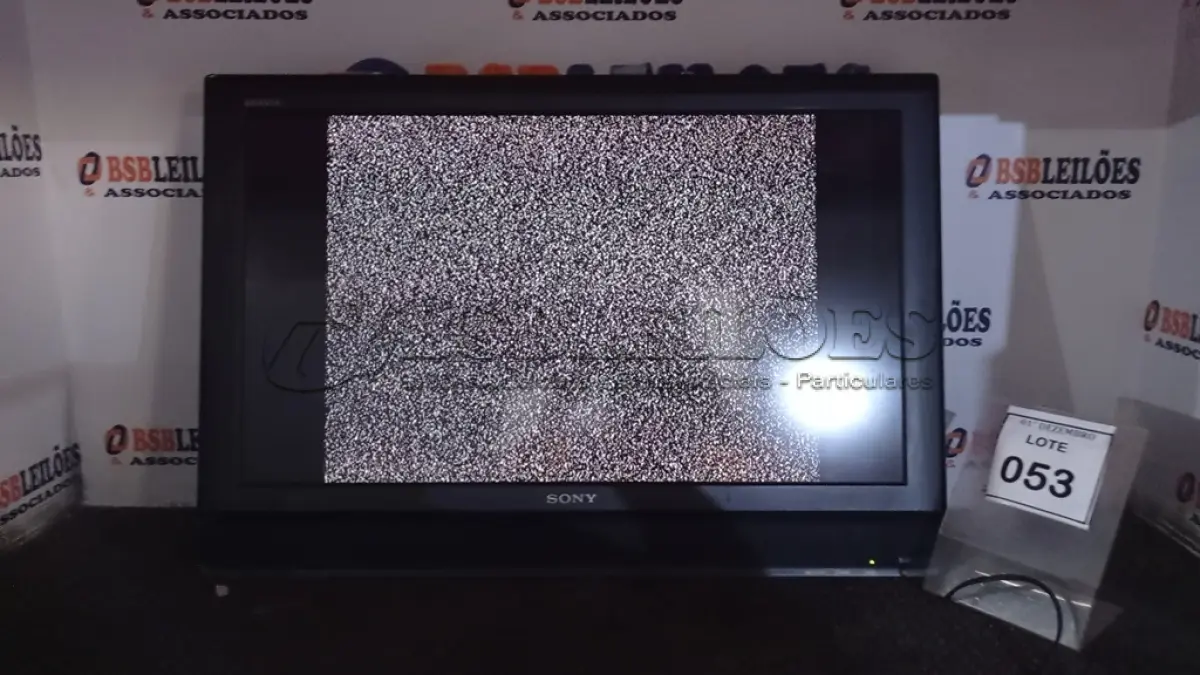 LOTE 053 - 03 TVS LCD DE MARCAS E TAMANHOS DIVERSOS. (NO ESTADO) ATENÇÃO! FAZER A VISITAÇÃO ANTES DE ARREMATAR, NÃO SABEMOS SE FUNCIONA, LEILÃO NÃO TEM GARANTIA E NEM DEVOLUÇÃO, SUJEITO A POSSÍVEIS AVARIAS VISÍVEIS/OCULTAS E/OU AUSÊNCIA DE COMPONENTES.