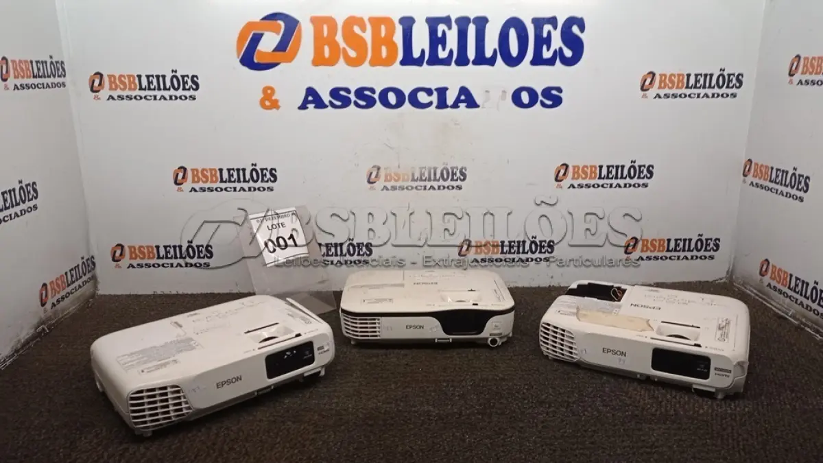 LOTE 001 - 03 PROJETORES MARCA EPSON PARA RETIRADA DE PEÇAS. (NO ESTADO) ATENÇÃO! FAZER A VISITAÇÃO ANTES DE ARREMATAR, NÃO SABEMOS SE FUNCIONA, LEILÃO NÃO TEM GARANTIA E NEM DEVOLUÇÃO, SUJEITO A POSSÍVEIS AVARIAS VISÍVEIS/OCULTAS E/OU AUSÊNCIA DE COMPONENTES.