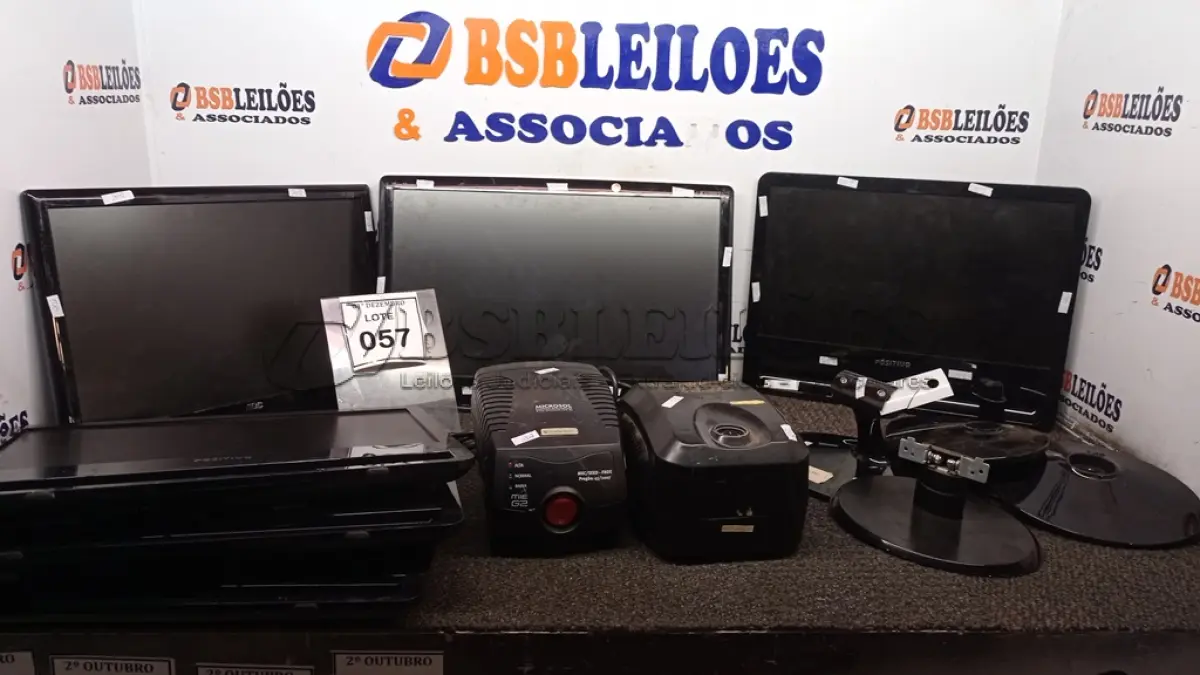 LOTE 057 - 02 ESTABILIZADORES MARCA MICROSOL E VÁRIOS MONITORES DE MARCAS E MODELOS DIVERSOS. (NO ESTADO) ATENÇÃO! FAZER A VISITAÇÃO ANTES DE ARREMATAR, NÃO SABEMOS SE FUNCIONA, LEILÃO NÃO TEM GARANTIA E NEM DEVOLUÇÃO, SUJEITO A POSSÍVEIS AVARIAS VISÍVEIS/OCULTAS E/OU AUSÊNCIA DE COMPONENTES.