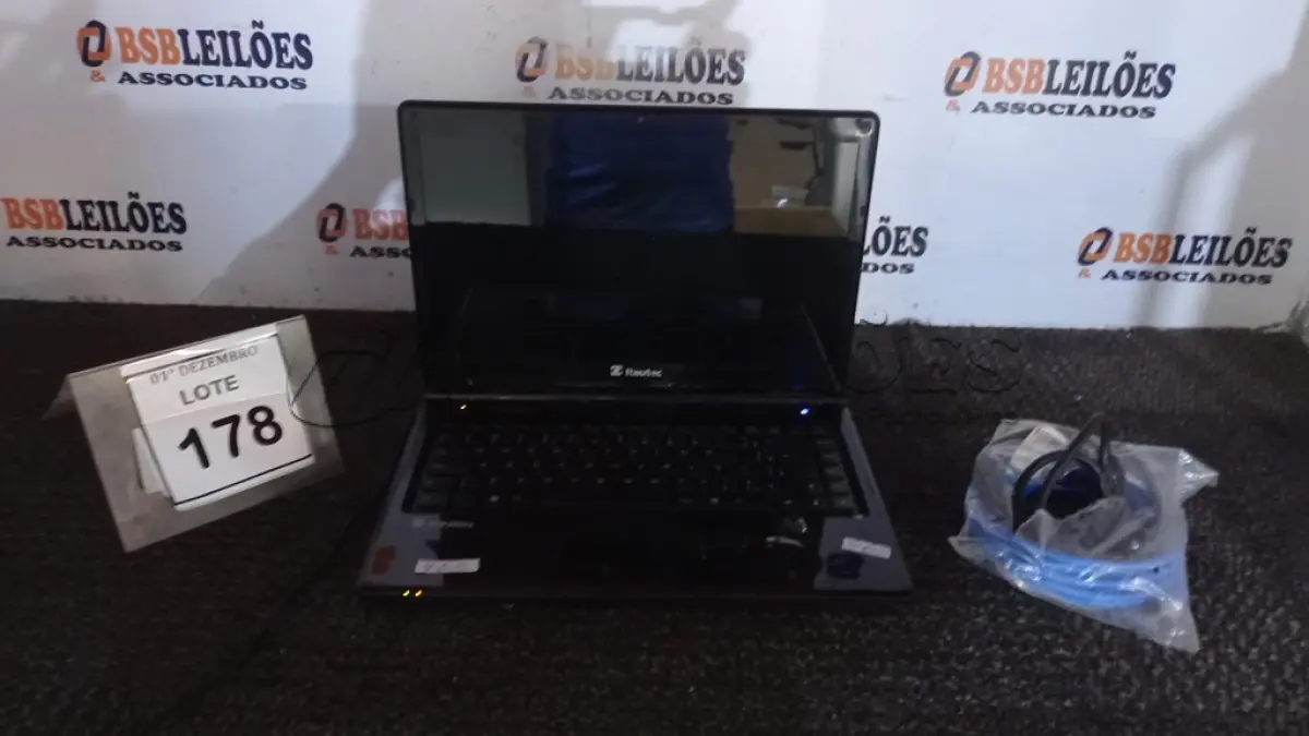 LOTE 178 - 01 NOTEBOOK MARCA ITAUTEC E 01 CABO DE FORÇA. (NO ESTADO) ATENÇÃO! FAZER A VISITAÇÃO ANTES DE ARREMATAR, NÃO SABEMOS SE FUNCIONA, LEILÃO NÃO TEM GARANTIA E NEM DEVOLUÇÃO, SUJEITO A POSSÍVEIS AVARIAS VISÍVEIS/OCULTAS E/OU AUSÊNCIA DE COMPONENTES.