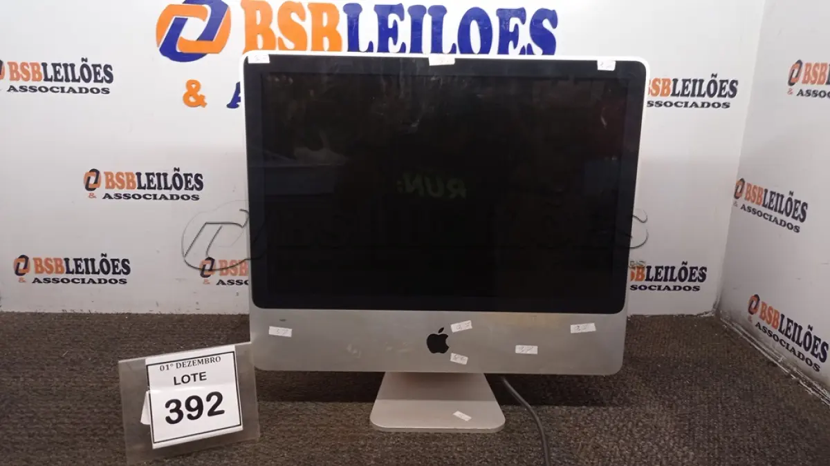LOTE 392 - 01 IMAC APPLE. (NO ESTADO) ATENÇÃO! FAZER A VISITAÇÃO ANTES DE ARREMATAR, NÃO SABEMOS SE FUNCIONA, LEILÃO NÃO TEM GARANTIA E NEM DEVOLUÇÃO, SUJEITO A POSSÍVEIS AVARIAS VISÍVEIS/OCULTAS E/OU AUSÊNCIA DE COMPONENTES.