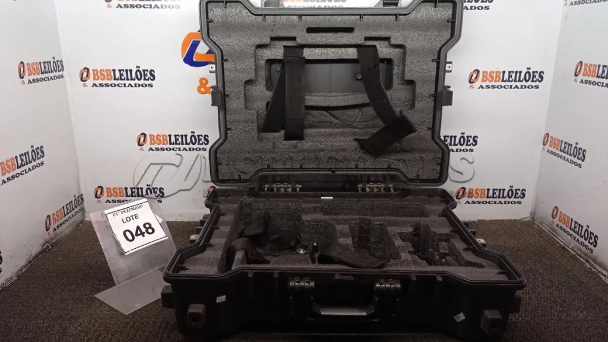 LOTE 048 - 01 MALETA CASE. (NO ESTADO) ATENÇÃO! FAZER A VISITAÇÃO ANTES DE ARREMATAR, NÃO SABEMOS SE FUNCIONA, LEILÃO NÃO TEM GARANTIA E NEM DEVOLUÇÃO, SUJEITO A POSSÍVEIS AVARIAS VISÍVEIS/OCULTAS E/OU AUSÊNCIA DE COMPONENTES.