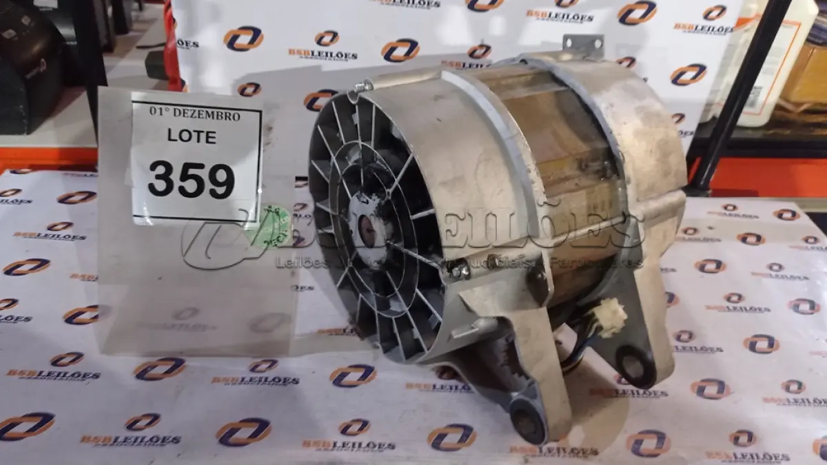 LOTE 359 - 01 MOTOR DE MÁQUINA DE LAVAR INDUSTRIAL. (NO ESTADO) ATENÇÃO! FAZER A VISITAÇÃO ANTES DE ARREMATAR, NÃO SABEMOS SE FUNCIONA, LEILÃO NÃO TEM GARANTIA E NEM DEVOLUÇÃO, SUJEITO A POSSÍVEIS AVARIAS VISÍVEIS/OCULTAS E/OU AUSÊNCIA DE COMPONENTES.