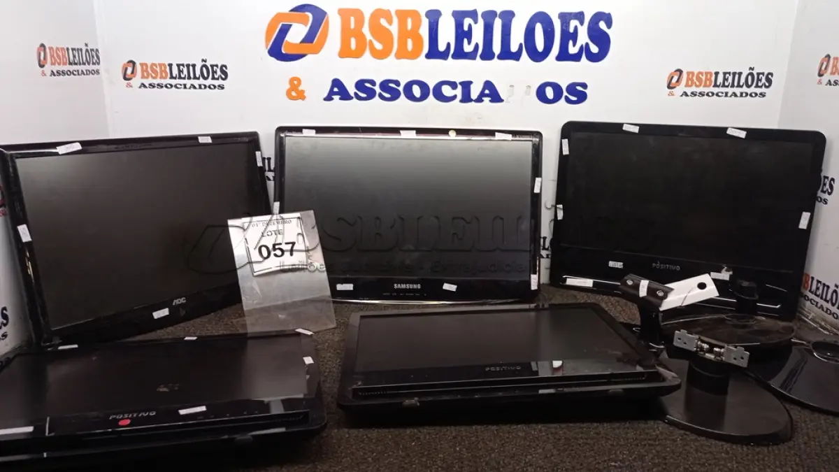 LOTE 057 - 02 ESTABILIZADORES MARCA MICROSOL E VÁRIOS MONITORES DE MARCAS E MODELOS DIVERSOS. (NO ESTADO) ATENÇÃO! FAZER A VISITAÇÃO ANTES DE ARREMATAR, NÃO SABEMOS SE FUNCIONA, LEILÃO NÃO TEM GARANTIA E NEM DEVOLUÇÃO, SUJEITO A POSSÍVEIS AVARIAS VISÍVEIS/OCULTAS E/OU AUSÊNCIA DE COMPONENTES.