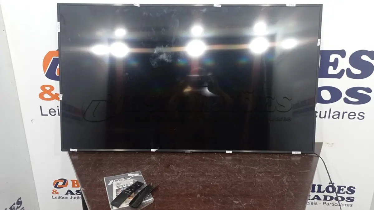 LOTE 286 - 01 TV LCD 55’’ MARCA SAMSUNG. (NO ESTADO) ATENÇÃO! FAZER A VISITAÇÃO ANTES DE ARREMATAR, NÃO SABEMOS SE FUNCIONA, LEILÃO NÃO TEM GARANTIA E NEM DEVOLUÇÃO, SUJEITO A POSSÍVEIS AVARIAS VISÍVEIS/OCULTAS E/OU AUSÊNCIA DE COMPONENTES.
