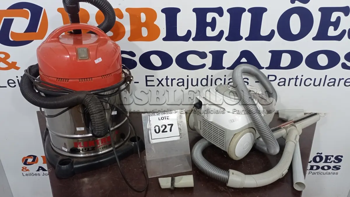 LOTE 027 - 01 ASPIRADOR DE ÁGUA E PÓ MARCA SCHULZ E 01 ASPIRADOR DE PÓ MARCA ELECTROLUX. (NO ESTADO) ATENÇÃO! FAZER A VISITAÇÃO ANTES DE ARREMATAR, NÃO SABEMOS SE FUNCIONA, LEILÃO NÃO TEM GARANTIA E NEM DEVOLUÇÃO, SUJEITO A POSSÍVEIS AVARIAS VISÍVEIS/OCULTAS E/OU AUSÊNCIA DE COMPONENTES.