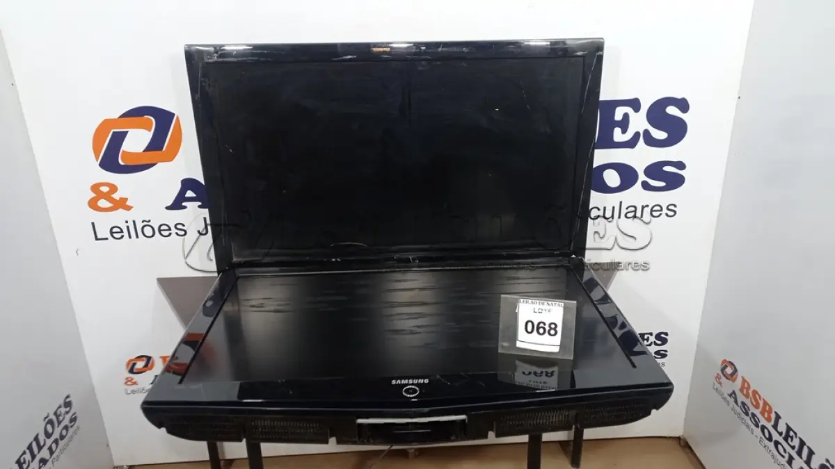LOTE 068 - 01 TV LCD 42’’ MARCA LG E 01 TV LCD 40’’ MARCA SAMSUNG. (NO ESTADO) ATENÇÃO! FAZER A VISITAÇÃO ANTES DE ARREMATAR, NÃO SABEMOS SE FUNCIONA, LEILÃO NÃO TEM GARANTIA E NEM DEVOLUÇÃO, SUJEITO A POSSÍVEIS AVARIAS VISÍVEIS/OCULTAS E/OU AUSÊNCIA DE COMPONENTES.